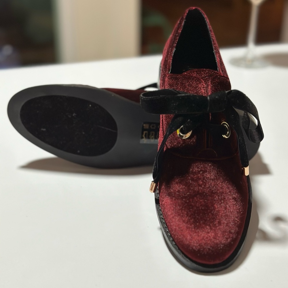 Velvet Maroon Shelly’s London - Picture 2 of 3